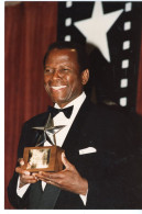 SIDNEY POITIER   Acteur , Réalisateur Et Son Oscar  Photo  LEE CELANO / SIPA PRESS 1996 - Identified Persons