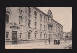 CPA - 63 - Thiers - Le Collège Audembron - Animée - Circulée - Thiers