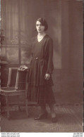 CARTE PHOTO NON IDENTIFIEE REPRESENTANT UNE JEUNE FEMME GERMAINE AU STUDIO ENDREY 93 BD SEBASTOPOL PARIS - A Identifier