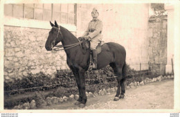 CARTE PHOTO NON IDENTIFIEE REPRESENTANT UN SOLDAT SUR UN CHEVAL - A Identifier