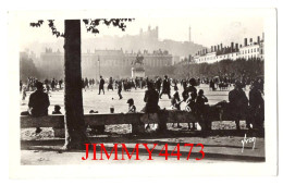 CPA - LYON En 1947 ( 2è Arr. Rhône) Place Bellecour ( Bien Animée ) N° 1201 - Edit. D'Art Yvon Paris - Lyon 2