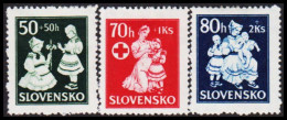 1943. SLOVENSKO Children Aid Complete Set Hinged.  (Michel 112-114) - JF545993 - Unused Stamps
