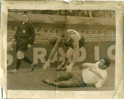 SPORTS - FOOTBALL : Photo - RACING PARIS Vs LYON / UGORENKO Vs NINEL - 1962 ? - Fútbol