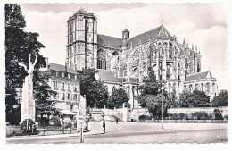 CPSM Dentelée 9 X 14 Sarthe LE MANS Monument De Wilbur Wright Et La Cathédrale Saint-Julien - Le Mans