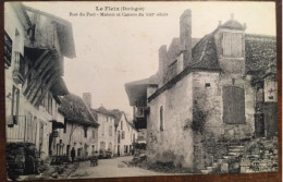 CPA 24 Dordogne, LE FLEIX, Rue Du Port Maison Et Canons, Animée, écrite En 1928 - Sonstige & Ohne Zuordnung