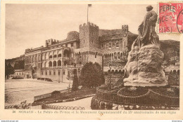 CPA Monaco-Le Palais Du Prince Et Le Monument-Timbre      L1065 - Palais Princier