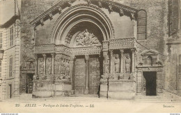 CPA Arles-Portique De Sainte Trophisme-Timbre   L1061 - Arles