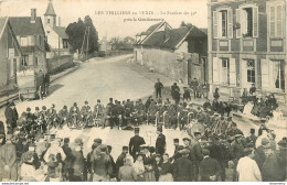 CPA Les Thilliers En Vexin-La Fanfare Du 39 Près La Gendarmerie-Timbre   L1059 - Otros & Sin Clasificación