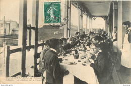 CPA Côteau Et Sablons-Ecole Des Roches-Déjeuner Sur La Terrasse-Timbre     L1048 - Verneuil-sur-Avre