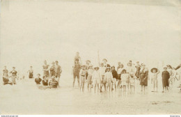 CPA Illustration-Photo De Groupe De Personnes Sur La Plage       L1099 - 1900-1949