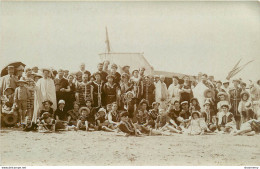 CPA Illustration-Photo De Groupe De Personnes Sur La Plage       L1099 - 1900-1949