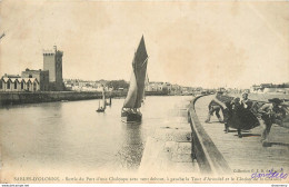 CPA Sables D'Olonne-Sortie Du Port D'une Chaloupe-Timbre    L1241 - Sables D'Olonne