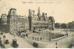 CPA Paris-Place De L'hôtel De Ville-Timbre   L1330 - Markten, Pleinen