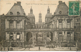 CPA Lyon-Façade De L'hôtel De Ville-Timbre   L1325 - Autres & Non Classés