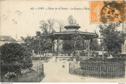 CPA Ivry-Place De La Mairie-Le Kiosque-Timbre    L1270 - Ivry Sur Seine