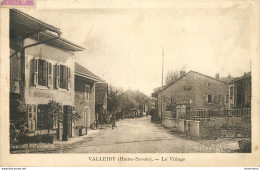 CPA Vallery-Le Village-Timbre     L1256 - Sonstige & Ohne Zuordnung