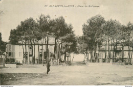 CPA Saint Brévin Les Pins-Place Du Ralliement-Timbre    L1474 - Saint-Brevin-les-Pins