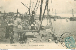 CPA Nantes-Les Quais-Déchargement De Bateaux-Timbre      L1463 - Nantes