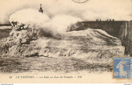 CPA Le Tréport-La Jetée Un Jour De Tempête-Timbre      L1423 - Le Treport