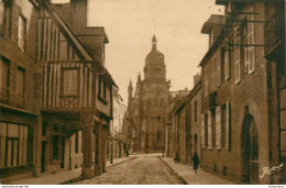 CPA Fougères-La Rue Nationale Et L'église St-Léonard      L1425 - Fougeres