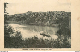 CPA Grand Auverné-Rochers De La Forge       L1531 - Autres & Non Classés