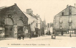 CPA Guérande-La Place De L'église-Les Halles    L1491 - Guérande