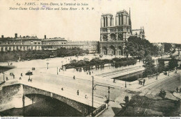 CPA Paris-Notre Dame,le Parvis Et La Seine-64-Timbre    L1638 - Notre Dame Von Paris