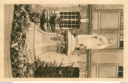 CPA Carmel De Lisieux-La Statue De Sainte Thérèse De L'enfant Jésus Dans La Cour        L1627 - Lisieux