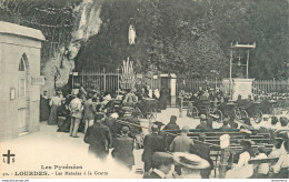 CPA Lourdes-Les Malades à La Grotte     L1628 - Lourdes