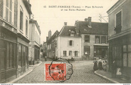 CPA Saint Fargeau-Place Bellecroix-Timbre      L1594 - Saint Fargeau