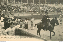 CPA San Sebastian-Plaza De Toros-Después Del Saludo        L1593 - Guipúzcoa (San Sebastián)