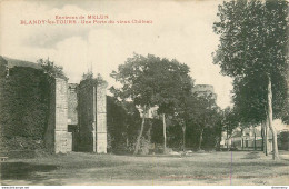 CPA Blandy Les Tours-Une Porte Du Vieux Château          L1592 - Other & Unclassified