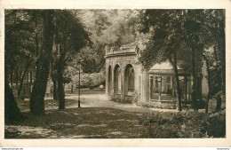 CPA Vichy-Parc Et Source Des Célestins-387-Timbre       L1663 - Vichy