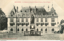 CPA Bar Le Duc-La Préfecture Et Statue Du Maréchal Oudinot       L1651 - Bar Le Duc