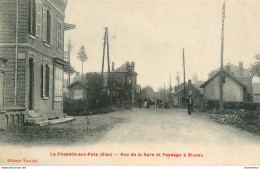 CPA La Chapelle Aux Pots-Rue De La Gare Et Passage à Niveau-Timbre       L1740 - Other & Unclassified