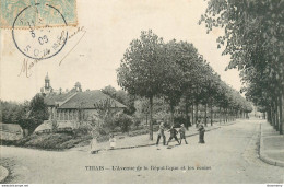 CPA Thiais-L'avenue De La République Et Les écoles-Timbre    L1703 - Thiais