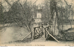 CPA Versailles-Trianon-Pont Rustique     L1825 - Versailles (Schloß)