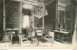 CPA Fontainebleau-Le Palais-Salon De L'Abdication-65       L1824 - Fontainebleau