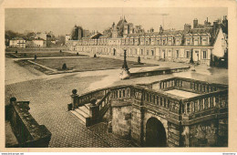 CPA Fontainebleau-Le Palais-Cour Des Adieux-5      L1824 - Fontainebleau