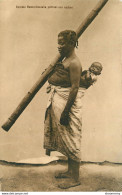 CPA Madagascar-Femme Betsimitsaraka Portant Son Enfant     L1829 - Madagaskar