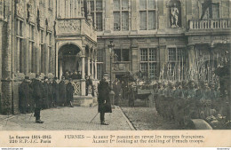 CPA Furnes-Albert 1er Passant En Revue Les Troupes Françaises    L2113 - Autres & Non Classés