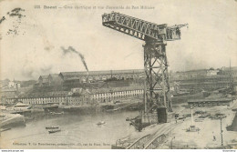 CPA Brest-Grue électrique Et Vue D'ensemble Du Port Militaire       L2100 - Brest