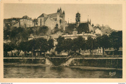 CPA Terrasson-Hôtel De Ville Et église-104     L2097 - Terrasson-la-Villedieu