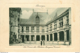 CPA Bourges-La Cour Du Palais Jacques Coeur      L2195 - Bourges