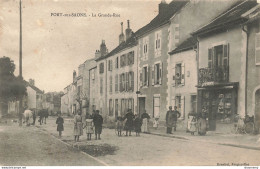 CPA Port Sur Saône-La Grande Rue-Timbre      L2393 - Port-sur-Saône