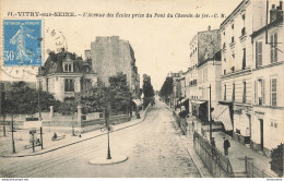 CPA Vitry Sur Seine-L'avenue Des écoles Prise Du Pont Du Chemin De Fer-11-Timbre      L2445 - Vitry Sur Seine