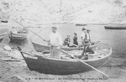 P-24-Mi-Is-1267 :  MARSEILLE. AU CABANON DEPART POUR LA PECHE. BARQUE PECHEUR. CARTE PRECURSEUR - Sin Clasificación