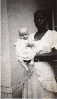 Photographie Photo Vintage Snapshot Nurse Nounou Noire Colonial - Personas Anónimos