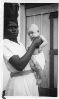 Photographie Photo Vintage Snapshot Nurse Nounou Noire Colonial - Personnes Anonymes
