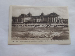 TROUVILLE LA REINE DES PLAGES   ( 14 Calvados )  LE CASINO VU DE LA MER  PLAGE ANIMEES - Trouville